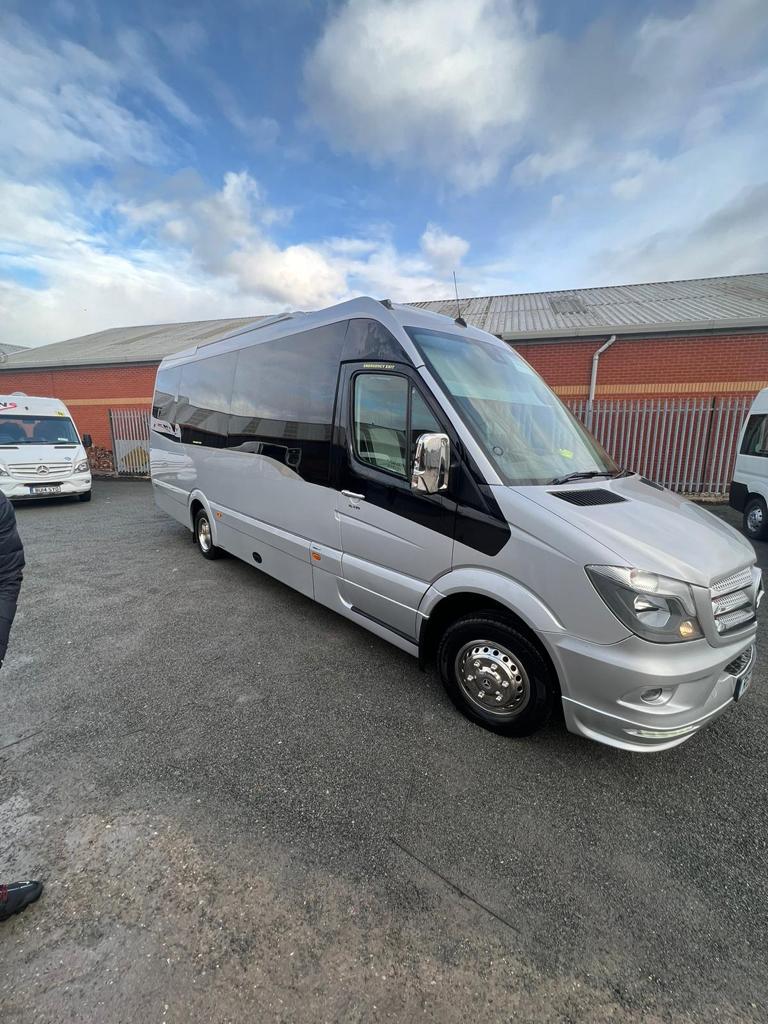 Minibus 22 Seater